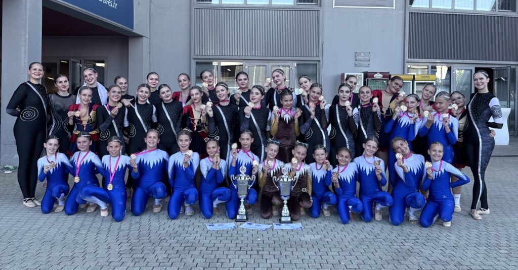 Zlatarbistričke mažoretkinje Zlatice – grupna fotografija sa Svjetskog prvenstva 2025.