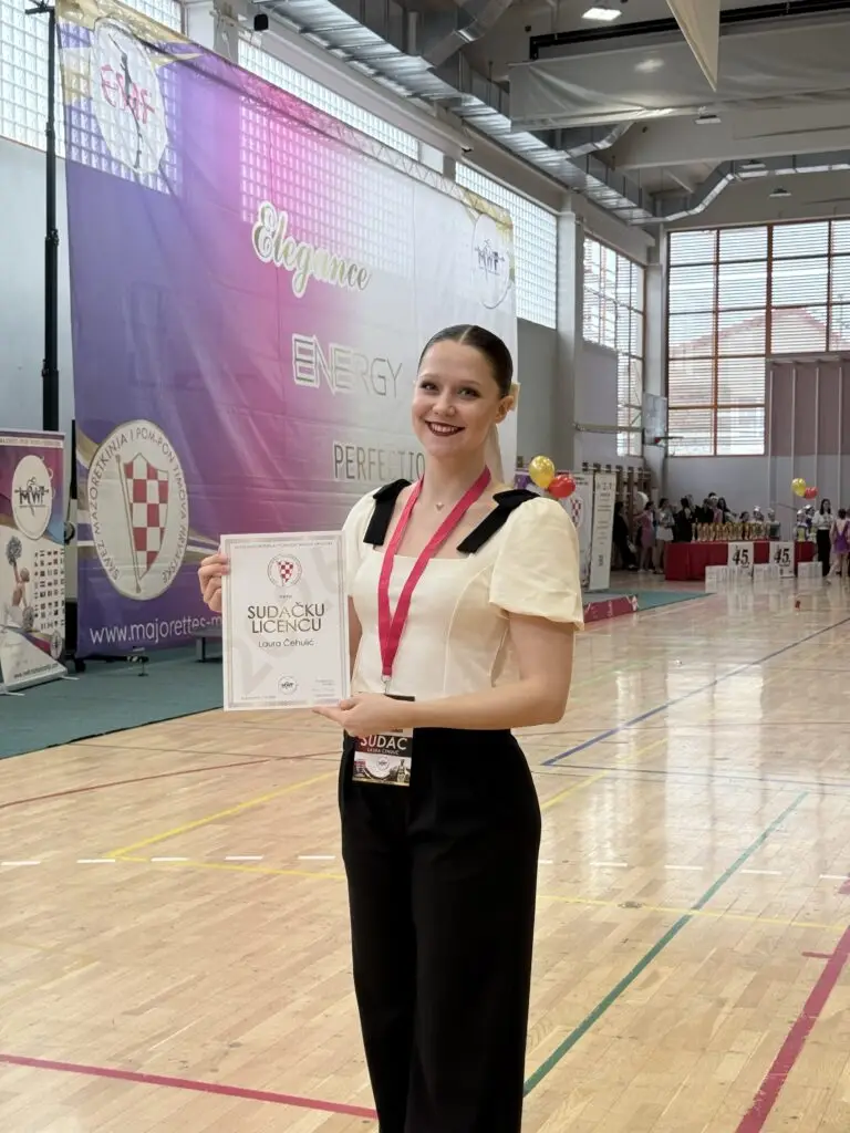 Zlatarbistričke mažoretkinje Zlatice – natjecateljica i trenerica Laura Čehulić s licencom za nacionalnu sutkinju